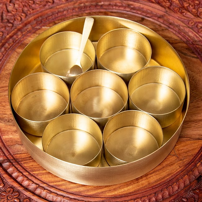 [インド品質]重厚な真鍮製 スパイスボックス マサラ ダバ 直径18cm 4 - 蓋を外してみました。