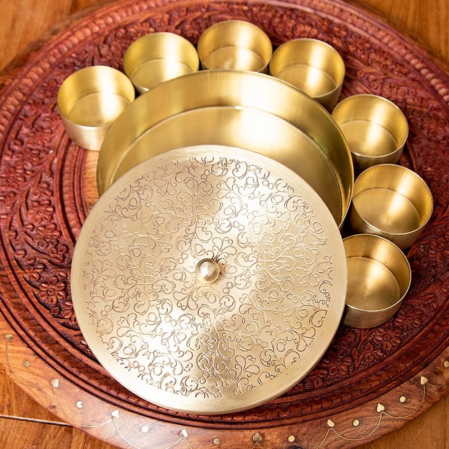 [インド品質]重厚な真鍮製 スパイスボックス マサラ ダバ 直径18cm 6 - 豪華なスパイスボックスです。