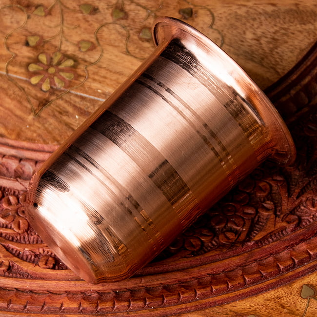 インドの広口 銅グラス【高さ：9cm×直径：8cm】 2 - 銅の光沢が素敵です。