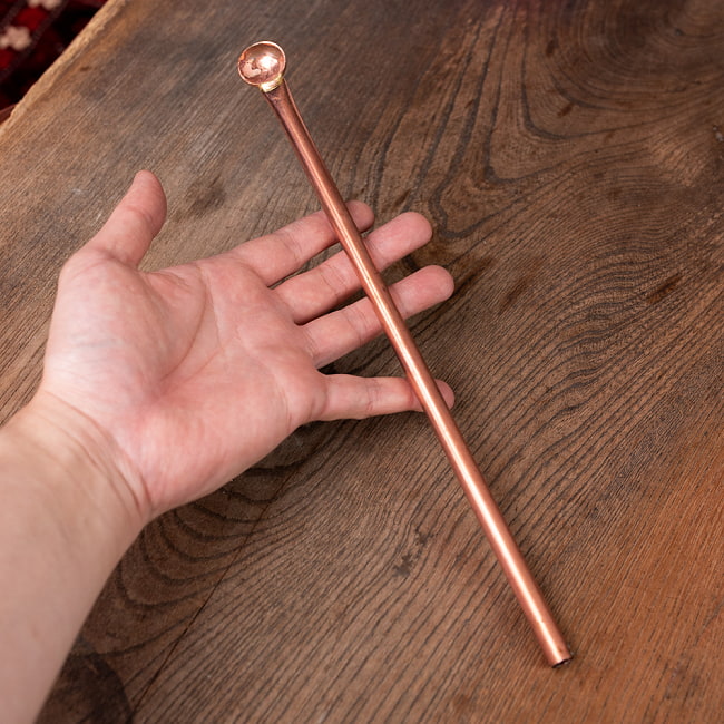 ヤジュニャ(Yajna)　護摩のルーツであるホーマ(Homa)の儀式に使われる銅のロングスプーン 長さ：約30cm 7 - このくらいのサイズ感になります