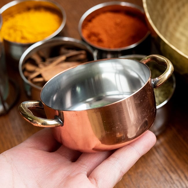 取っ手付き　銅コーティングのロイヤルカレー小皿〔約7.8cm〕小さな両手鍋　インドの鍋 5 - 雰囲気がありますね