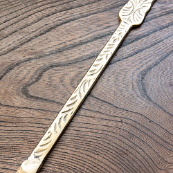 装飾が美しい　インドのブラスサーブスプーン　穴あり　約36.5cm - サブ3