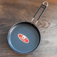 鋼鉄製の片手カダイ(直径約18.5cm)