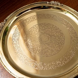 縁装飾付き　更紗模様が美しい　金色のブラス製ラウンドトレイ〔約26cm〕お盆　トレー - サブ3