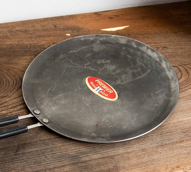 鉄製 ドーサタワ　ドーサ用フライパン 厚み：約2.5mm程度 直径：約27cm 6 - 絵になるキッチンウェアです。