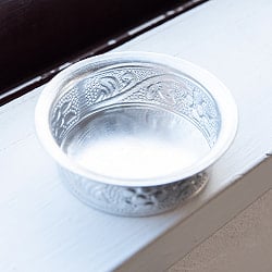 【3個セット】インド伝統唐草エンボスのアルミソーサーとコースターセット【直径：約6.5cm-8cm】 - サブ4