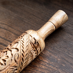 インドで手彫りされたエスニック柄　麺棒【約30cm】 - サブ3