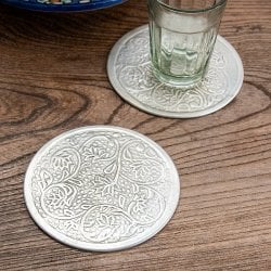 ムスリム職人の手仕事が息づく アルミコースター 唐草