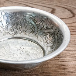 ムスリム職人の手仕事が息づく 薄彫り アルミボウル 薄小皿 直径：約12cm - サブ3