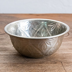 ムスリム職人の手仕事が息づく 薄彫り 深小皿 アルミボウル 直径：約12.5cm - サブ3