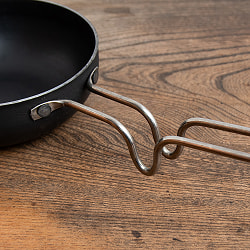 ずっしり大きめのタルカパン - 外径15cm程度 インド料理でスパイスをテンパリングする調理器具【持ちてカバーあり】 - サブ3