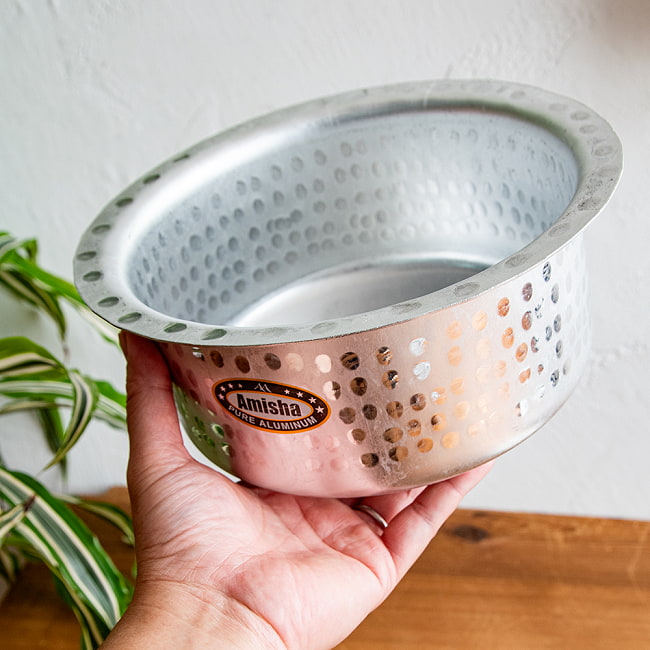 【約2.7L程度】 取っ手のない独特のインド鍋　バゴーナー　パティラ アルミ製 5 - 深さがあるので、さまざまな用途に使える、汎用性の高い便利な鍋です。