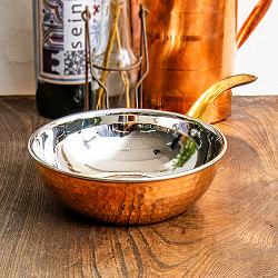 槌目仕上げ 銅装飾のロイヤルソースパン 直径17.5cm 高さ6cmの商品写真