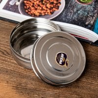 だいぶ大きめのステンレスのマサラケース・小物入れ 直径:9.5cm程度