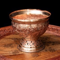 カシミールの重厚な精細彫金 脚付ボウル 高さ：11cm程度(ID-TBLWR-1383)