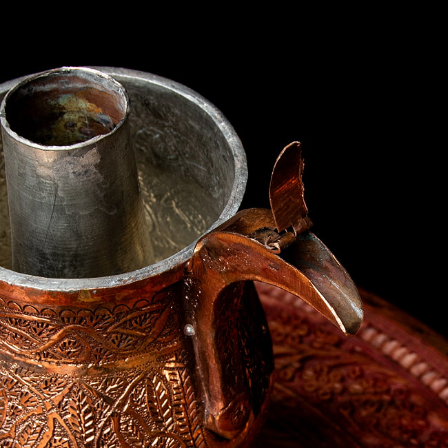 カシミールの重厚な精細彫金 カシミリ サモワール 「カワ」を沸かして楽しむ道具 高さ：30.5cm程度 11 - 注ぎ口の様子です。