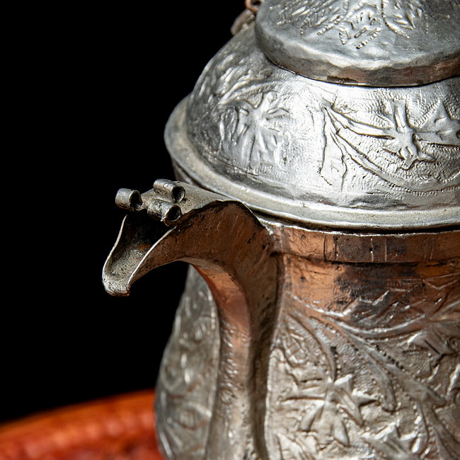 カシミールの重厚な精細彫金 カシミリ サモワール 「カワ」を沸かして楽しむ道具 高さ：27cm程度 5 - 注ぎ口の部分です。