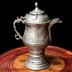 カシミールの重厚な精細彫金 カシミリ サモワール 「カワ」を沸かして楽しむ道具 高さ：27cm程度(ID-TBLWR-1390)