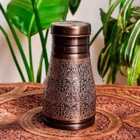 アーユルヴェーダ 高級銅製コップ付き水差し ダマスク柄が美しい ウォーターカラフェ ピッチャー 冠水瓶〔約1000ml〕