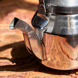 小ぶりで可愛い　ティーケトル　昔ながらのレトロなフォルム　インドのやかん - サブ5