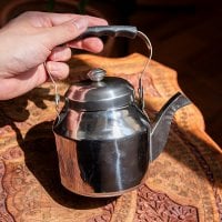 小ぶりで可愛い ティーケトル 昔ながらのレトロなフォルム インドのやかん