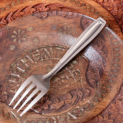 レトロな雰囲気漂う インド製 ベイビーフォーク　使いやすいサイズ感 - サブ4