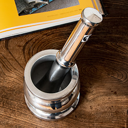 アルミ製のスパイスグラインダー クラシックな壺型 高さ：9cm - サブ2