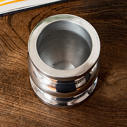 アルミ製のスパイスグラインダー クラシックな壺型 高さ：9cm - サブ4