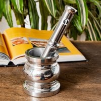 アルミ製のスパイスグラインダー クラシックな壺型 高さ:9cm