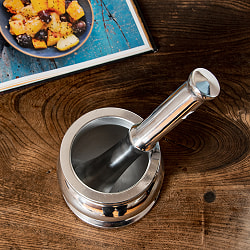 アルミ製のスパイスグラインダー クラシックな壺型 高さ：10cm - サブ2