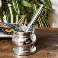 アルミ製のスパイスグラインダー クラシックな壺型 高さ:10cm