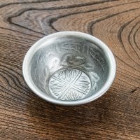 ムスリム職人の手仕事が息づく 薄彫り アルミボウル 直径:約8.5cm