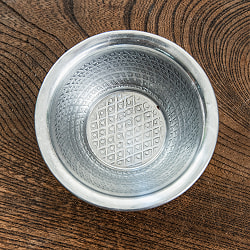 ムスリム職人の手仕事が息づく 薄彫り アルミボウル 直径：約8.5cm - サブ2