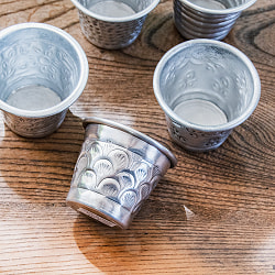 ムスリム職人の手仕事が息づく 薄彫り チャイカップ ショットグラス 高さ5.5cm程度 - サブ4