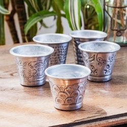 ムスリム職人の手仕事が息づく 薄彫り チャイカップ ショットグラス 高さ5.5cm程度
