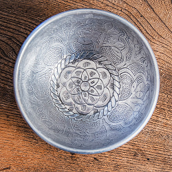 ムスリム職人の手仕事が息づく 薄彫り アルミボウル 直径：約12.5cm - サブ2
