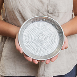 槌目仕上げのラウンドターリー アンティーク調のアルミ皿 中皿 直径：約19cm - サブ2