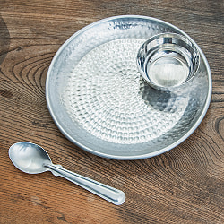 槌目仕上げのラウンドターリー アンティーク調のアルミ皿 中皿 直径：約19cm - サブ3