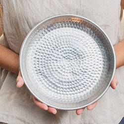 槌目仕上げのラウンドターリー アンティーク調のアルミ皿 カレーライスプレート 直径：約24cm - サブ2