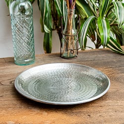 槌目仕上げのラウンドターリー アンティーク調のアルミ皿 カレーライスプレート 直径：約24cm - サブ5