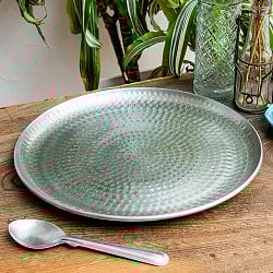 槌目仕上げのラウンドターリー アンティーク調のアルミ皿 ミールスターリー 直径：約32cm - サブ5