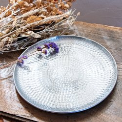 槌目仕上げのラウンドターリー アンティーク調のアルミ皿 ミールスターリー 直径：約32cm