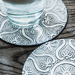 ムスリム職人の手仕事が息づく アルミコースター 花弁 - サブ4