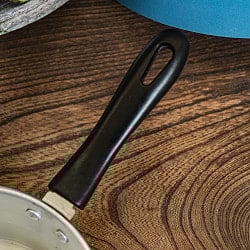 軽くて取り回しが便利な インドのアルミ片手鍋 チャイ煮出しなどに 直径14.5cm 650cc程度 - サブ4