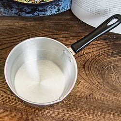 軽くて取り回しが便利な インドのアルミ片手鍋 チャイ煮出しなどに 直径15.5cm 900cc程度 - サブ3