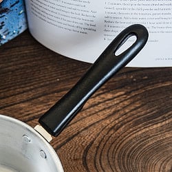 軽くて取り回しが便利な インドのアルミ片手鍋 チャイ煮出しなどに 直径15.5cm 900cc程度 - サブ4