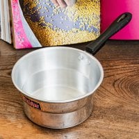 軽くて取り回しが便利な インドのアルミ片手鍋 チャイ煮出しなどに 直径17.5cm 1100cc程度