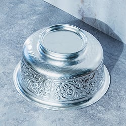 インド伝統唐草エンボスの脚付きアルミボウル 水盆 直径13cm - サブ4