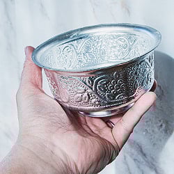 インド伝統唐草エンボスの脚付きアルミボウル 水盆 直径13cm - サブ5