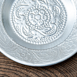 インド伝統唐草エンボスのアルミ皿【直径：12.5cm】 - サブ4